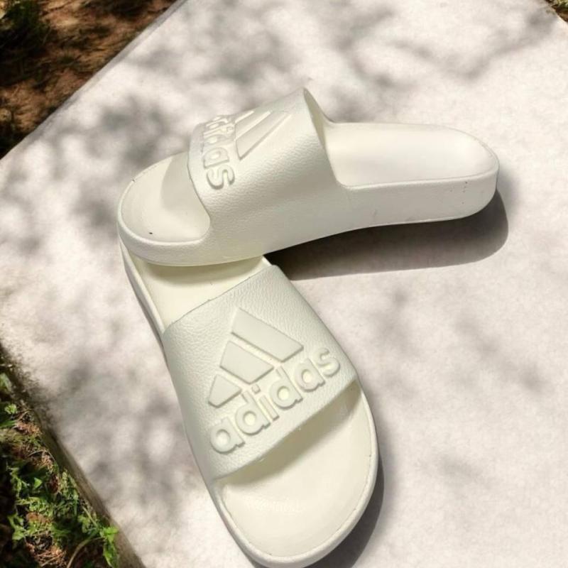 سليبر اديداس سيلكون ” ابيض “