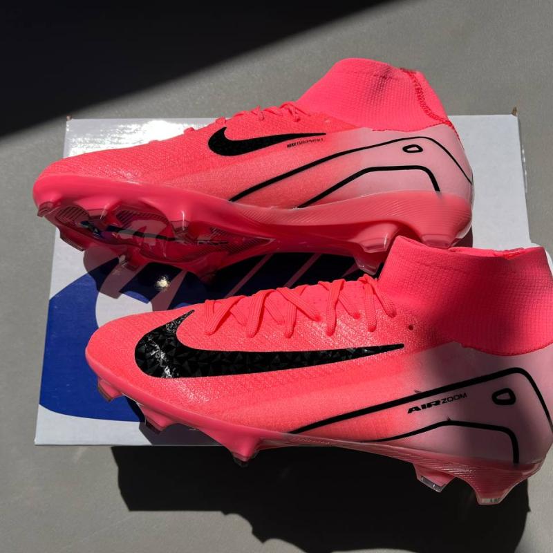 ستارز NIKE AIRZOOM ميرور اوريجينال ” فوشيا في اسود “